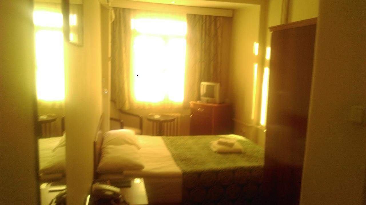 בורסה Adapalas Hotel מראה חיצוני תמונה